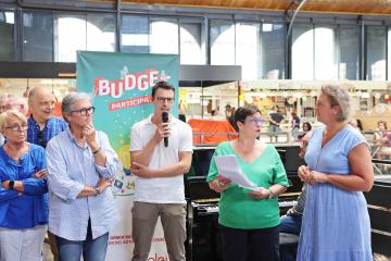 Inauguration du piano en libre-service au Marché couvert
