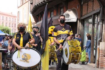 Les supporters soutiennent les équipes du SCA