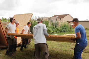 Chalets à St Viateur, début de la pose