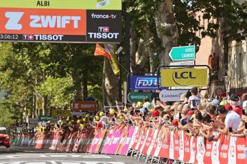 Arrivée du Tour de France Femmes avec Zwift le 27 juillet 