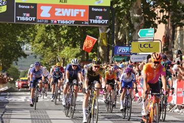 Arrivée du Tour de France Femmes avec Zwift le 27 juillet 