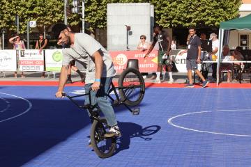 Une danse entre le bmx et le biker... Urban festival 2021