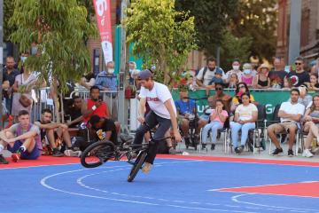 Une danse entre le bmx et le biker... Urban festival 2021