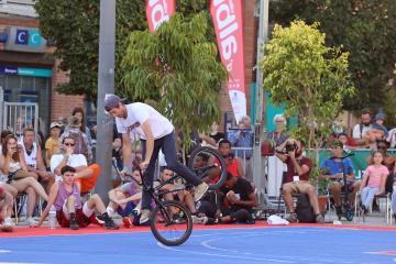 Une danse entre le bmx et le biker... Urban festival 2021
