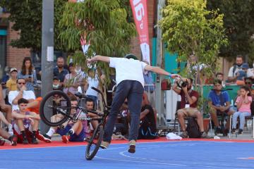 Une danse entre le bmx et le biker... Urban festival 2021