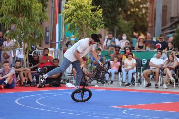 Une danse entre le bmx et le biker... Urban festival 2021
