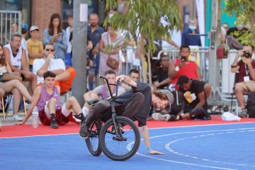 Une danse entre le bmx et le biker... Urban festival 2021
