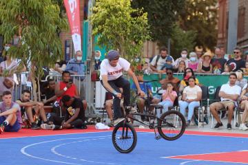 Une danse entre le bmx et le biker... Urban festival 2021