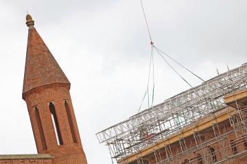 Retrait de la structure métallique installée dans le cadre des travaux du Donjon Saint Michel