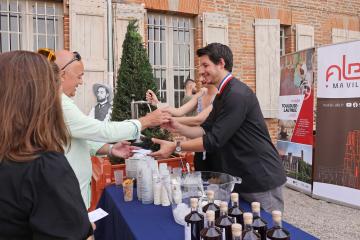 Verre de dégustation du "cocktail de Topulouse-Lautrec" offert dans le cadre de la visite.