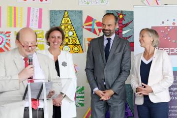 Inauguration par le Premier ministre de l'unité d'enseignement élémentaire pour enfants autistes à l'école Rochegude.