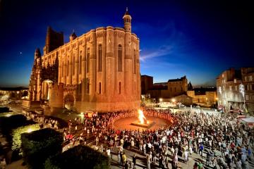 Feu de la Saint-Jean sur la Place Sainte-Cécile